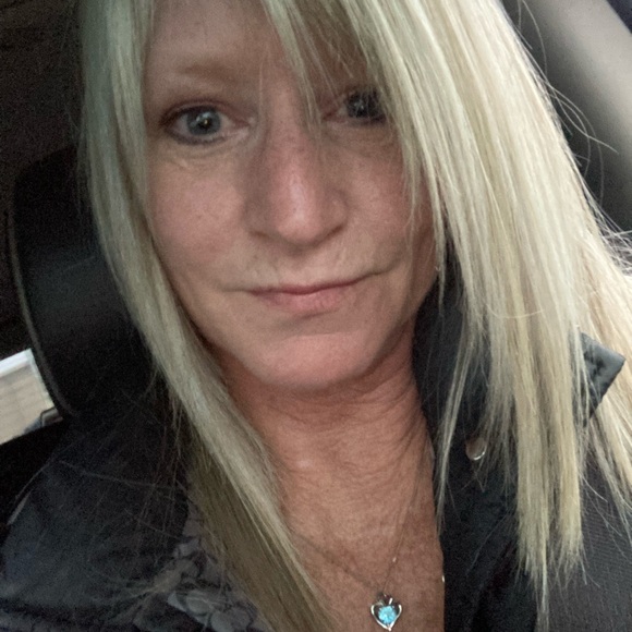 Meet your Posher, Lisa - Picture 3 of 3